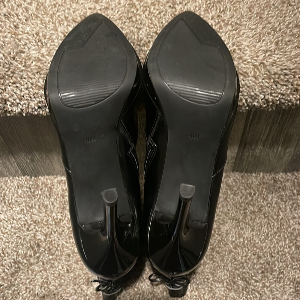 Guess Stilletto Heals New With Out Box - image 8